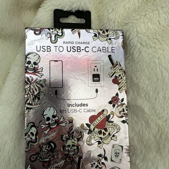 BNIB Ed Hardy 6ft Rose Gold USB-C Charging Cable - Picture 2 of 2